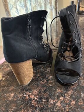 Carlos by Carlos Santana Black Lace-Up Peep Toe Block Heel Ankle Boots